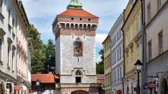 Brama Floriańska w Krakowie. Jej najstarsze elementy pochodzą z XIV stulecia.