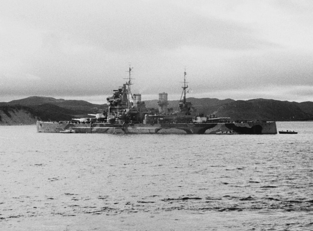 HMS "Prince of Wales" na zdjęciu wykonanym w 1941 roku (domena publiczna).