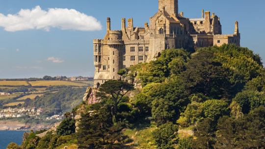 Zamek na St Michael's Mount w Kornwalii. Pierwotna jego forma datowana jest na XII stulecie