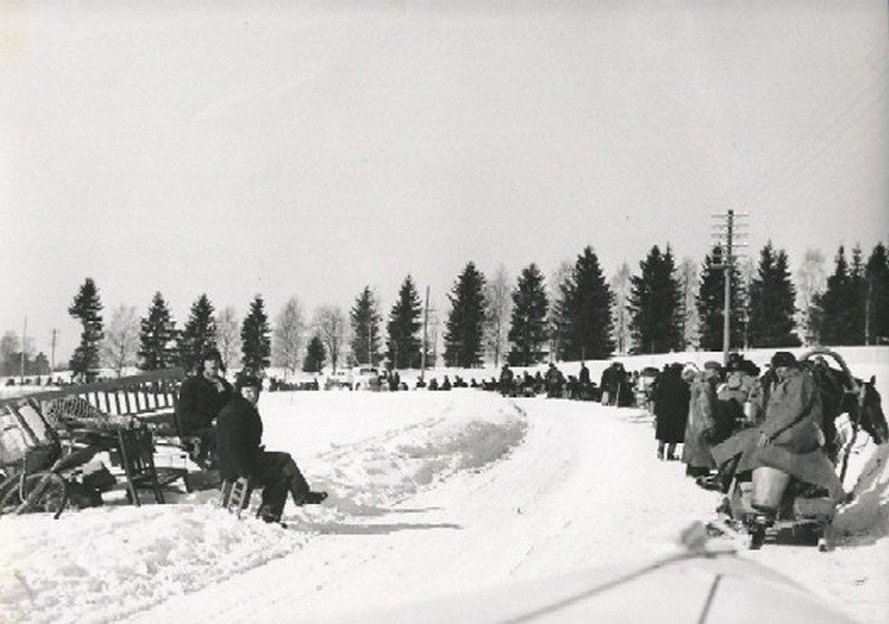 Ewakuacja fińskiej ludności Karelii w 1940 roku (domena publiczna). 