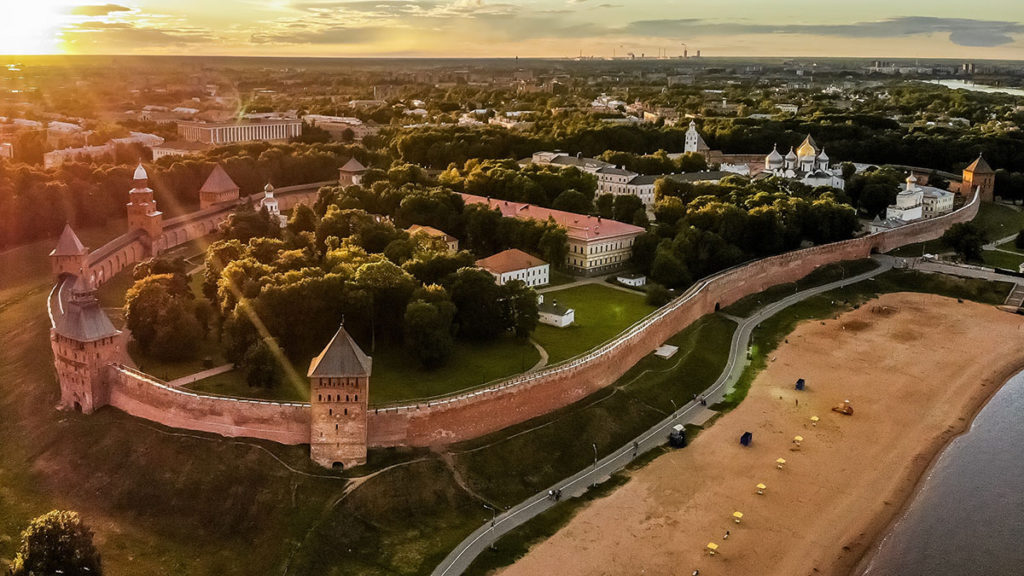 Historyczna część Nowogrodu Wielkiego na współczesnej fotografii.