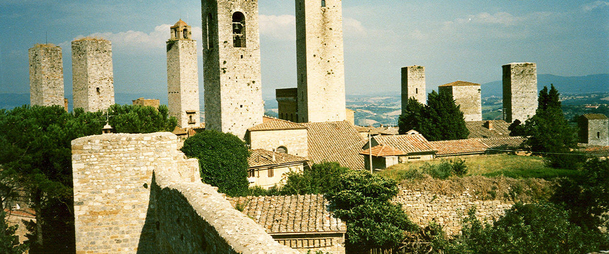 Średniowieczne wieże w San Gimignano (fot. friviere, lic. CC-BY-SA 2,5)