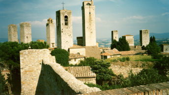 Średniowieczne wieże w San Gimignano (fot. friviere, lic. CC-BY-SA 2,5)