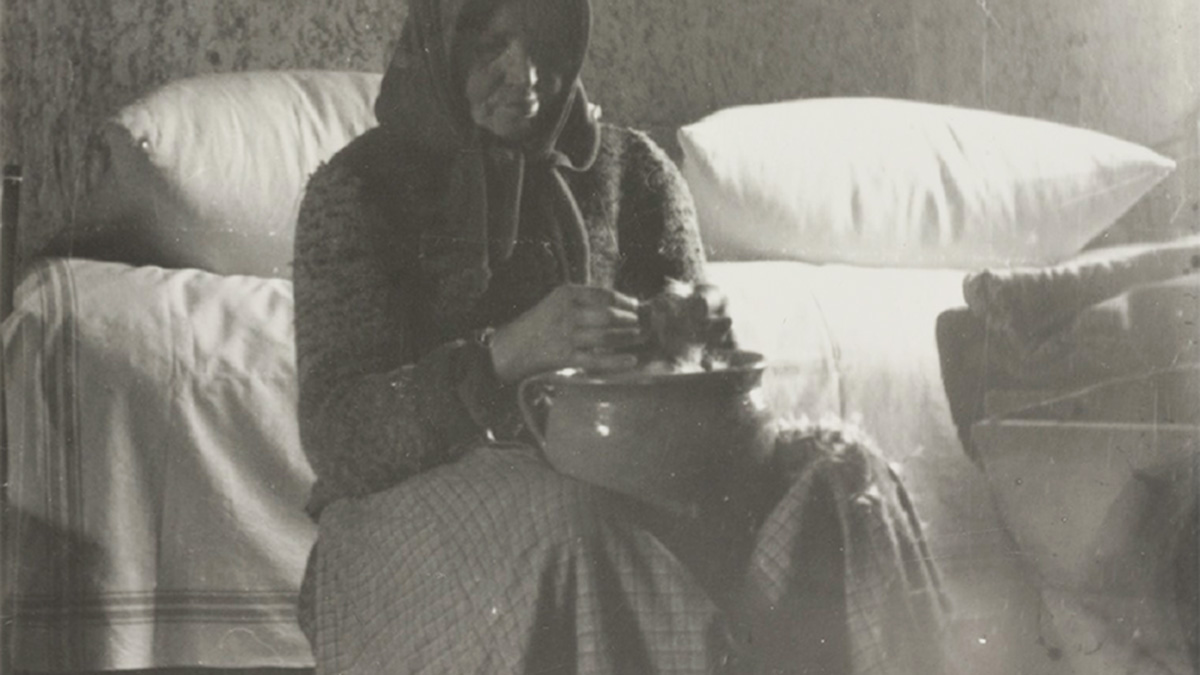 Tajemnica wiejskiego skarbu. Dlaczego pierzyny i poduszki były najcenniejszymi przedmiotami w chłopskiej chacie?