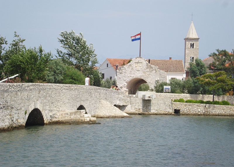 Dolna brama miejska Ninu.