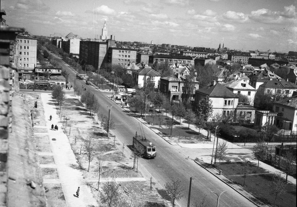 Panorama Warszawy z połowy lat 50. XX wieku (domena publiczna).