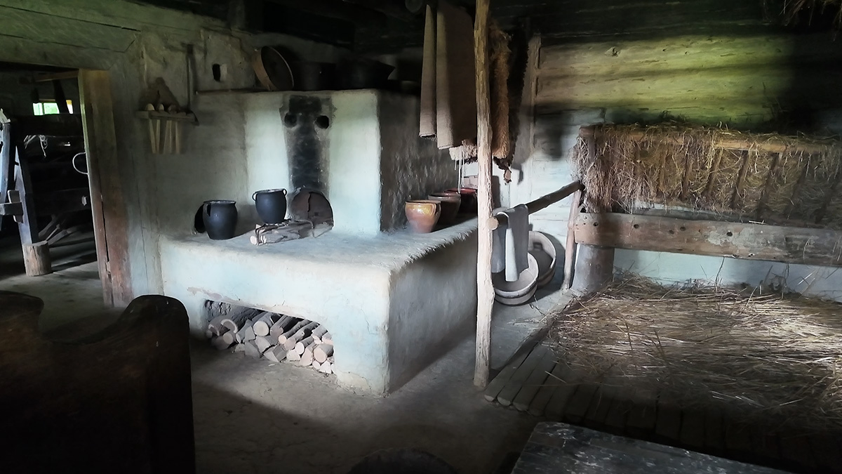 Czy dawni polscy chłopi sprzątali swoje chaty? O czystość domu dbano zupełnie inaczej niż o higienę