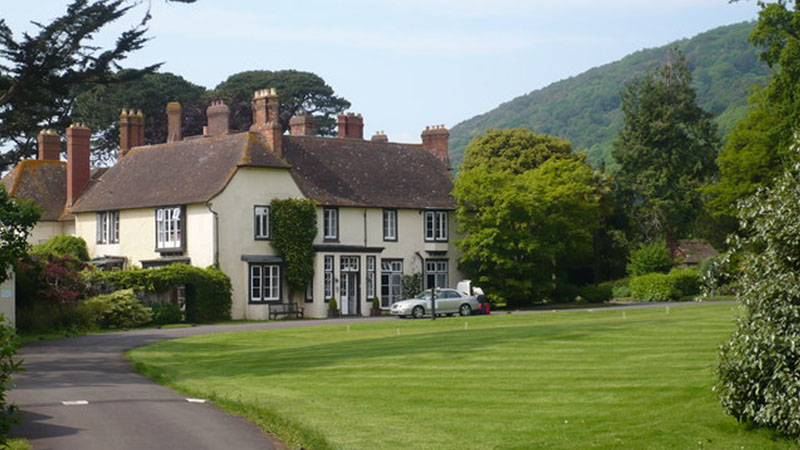 Holnicote House w Somerset. Obecnie hotel, w latach 40. XX wieku sierociniec.