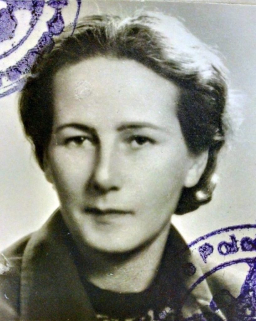 Janina Broniewska na zdjęciu z 1945 roku (domena publiczna).