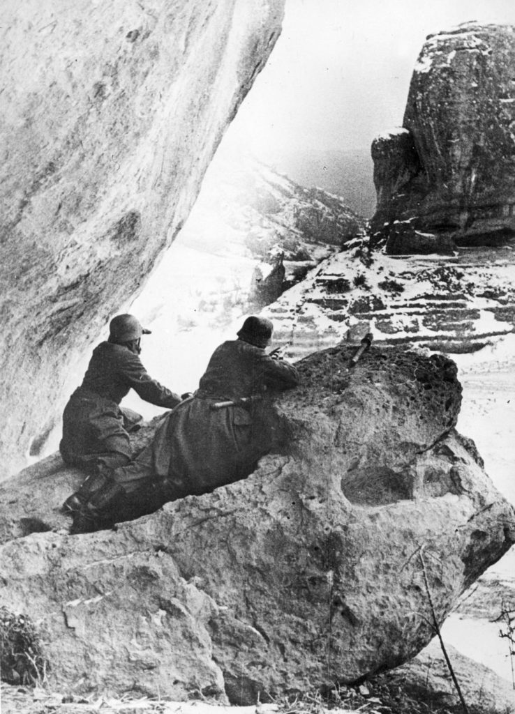 Niemieccy żołnierze podczas walk o Sewastopol. Grudzień 1941 (domena publiczna).