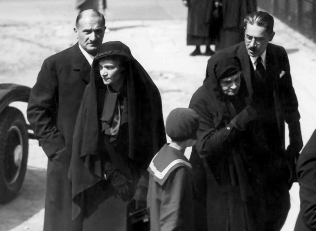 Wanda Parylewiczowa (druga z lewej). Fotografia z 1934 roku