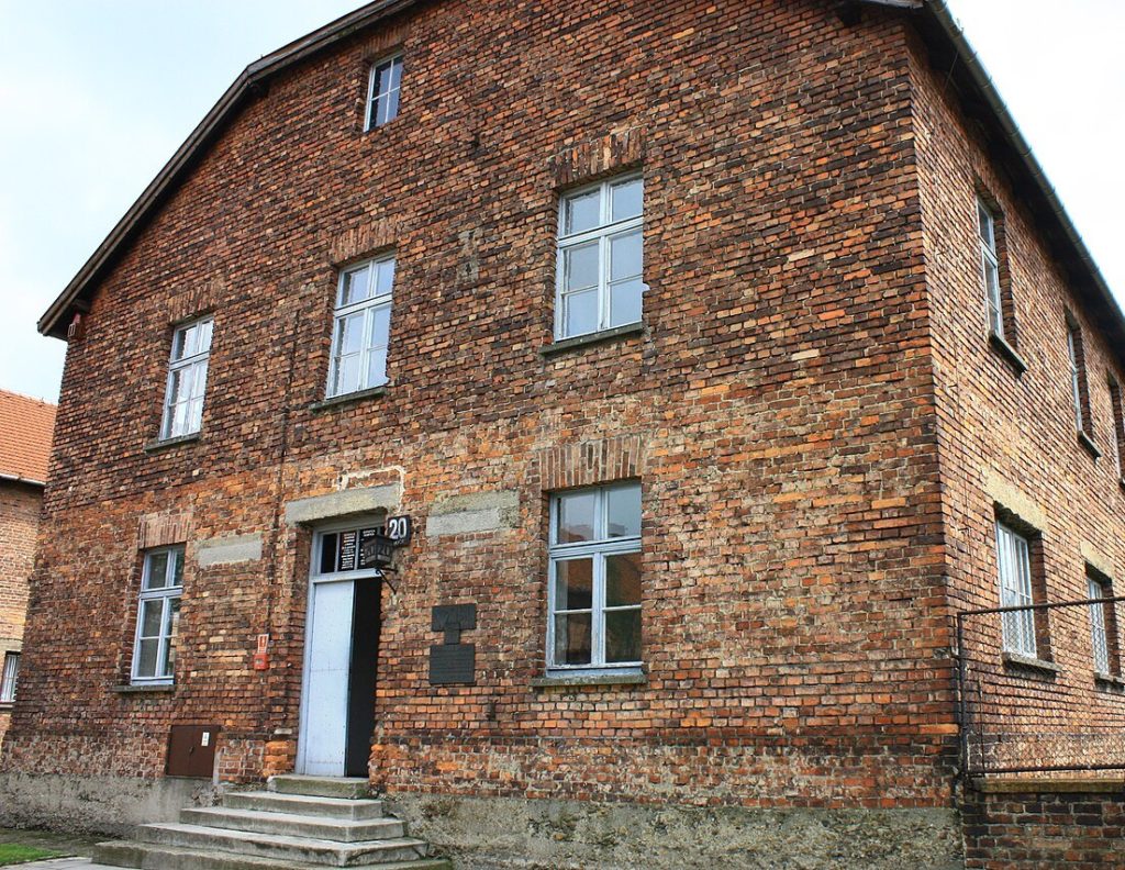 Budynek w którym znajdował się obozowy szpital w Auschwitz (Dawid Galus/CC BY-SA 3.0 PL).