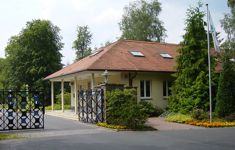 Dawna brama wjazdowa do Waldsiedlung, osiedla NRD-owskich elit 