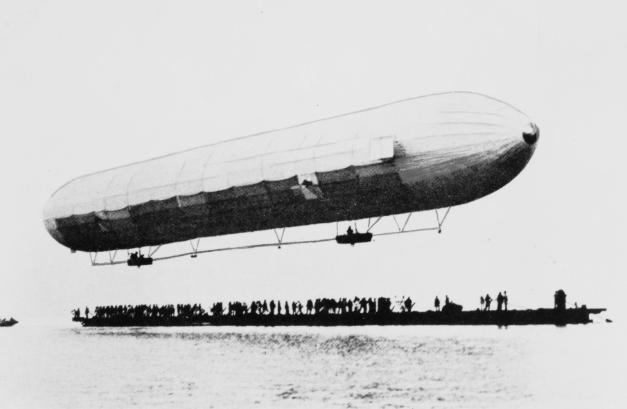 Pierwszy lot Zeppelina LZ 1 (domena publiczna).