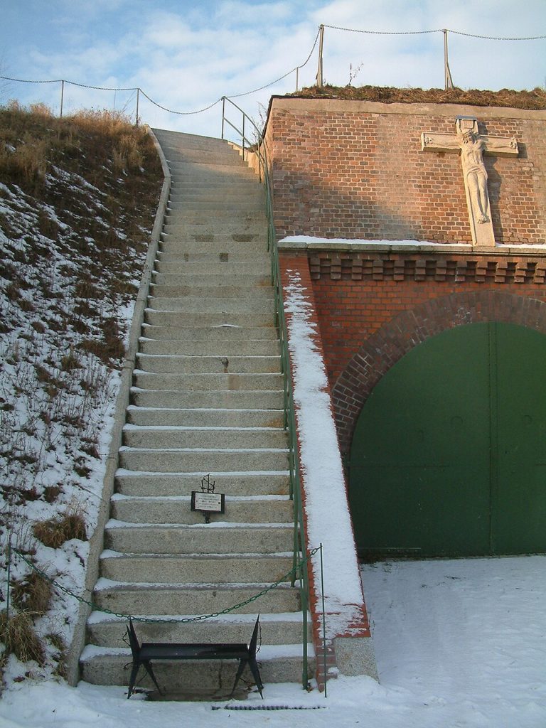 "Schody śmierci" w poznańskim (Radomil/GFDL 1.2).Forcie VII