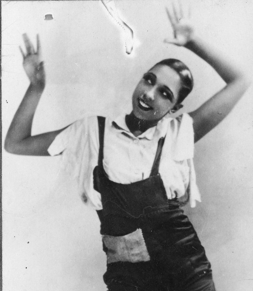 Josephine Baker na zdjęciu z przełomu lat 20. i 30. XX wieku (domena publiczna).