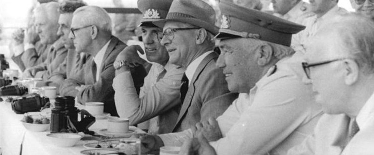 NRD-owscy notable partyjni przy filiżankach kawy. Rok 1984.