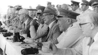 NRD-owscy notable partyjni przy filiżankach kawy. Rok 1984.