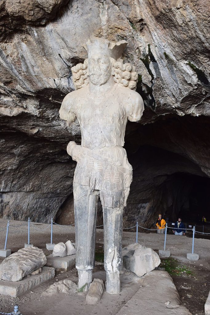 Posąg przedstawiający Szapura I (HADI/ CC BY-SA 4.0).