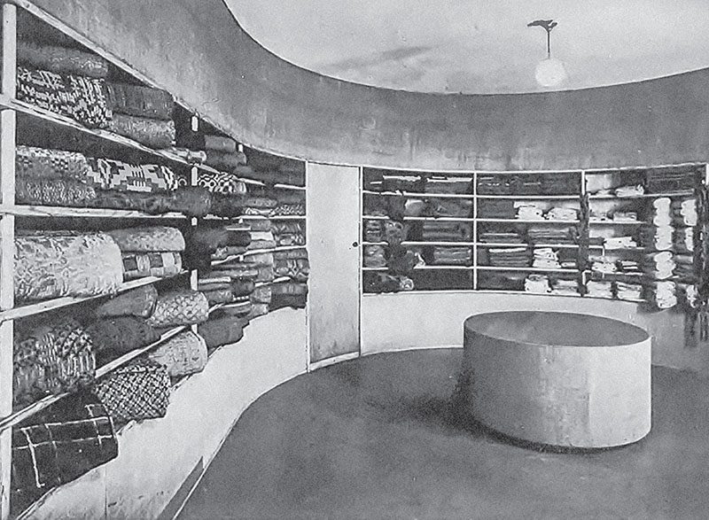 Wnętrze sklepu Len Wileński. Rok 1936.