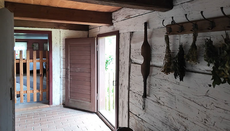 Nosidło na wodę w skansenie w Dziekanowicach.