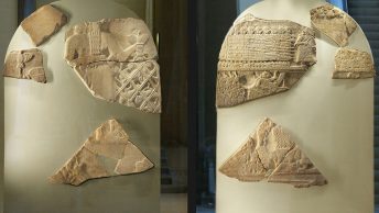 Zachowane fragmenty steli sępów eksponowane w Luwrze (fot. Kikuyu3, Eric Gaba, lic. CC-BY SA 3,0).